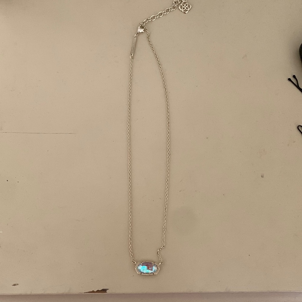 Kendra Scott necklace